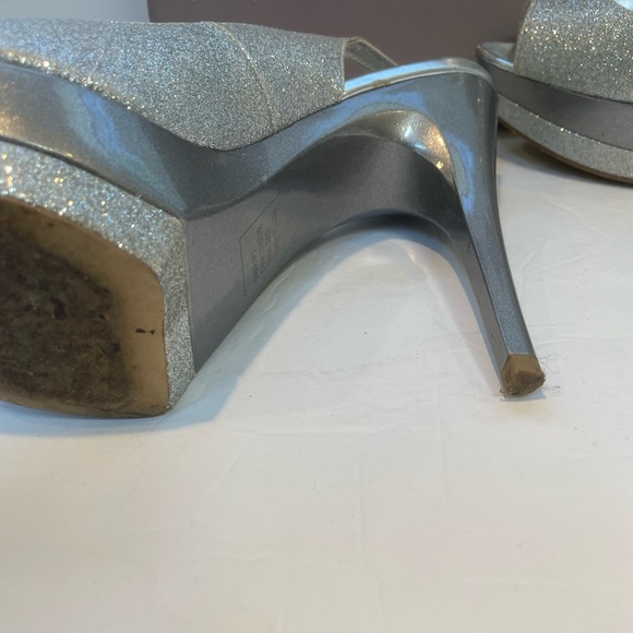 Silver glitter platform pumps size 7 1/2 - Picture 7 of 8